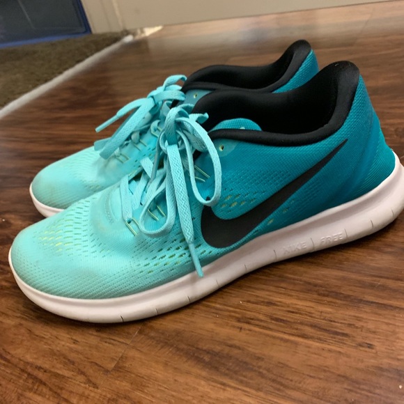 Nike shoes! - Picture 1 of 4